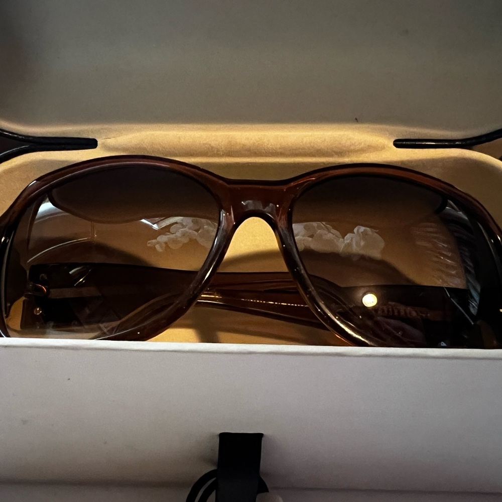 Louis Vuitton Hortensia Sunglasses - Picture 12 of 13